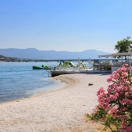 Apartment With Parking Space - 15420 Trogir