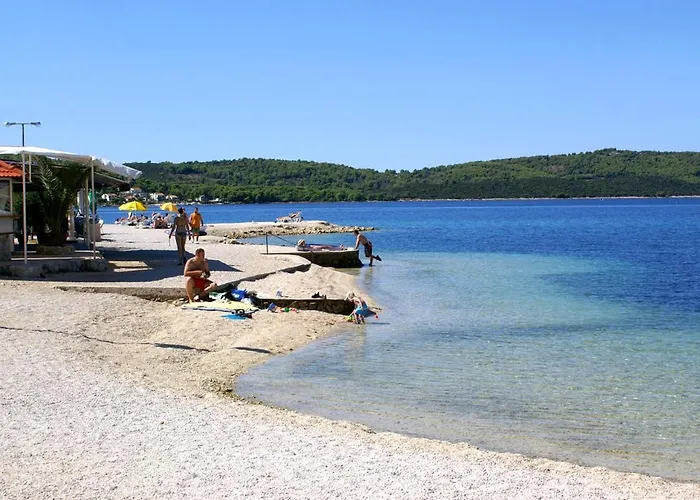 Apartment With Parking Space - 15420 Trogir